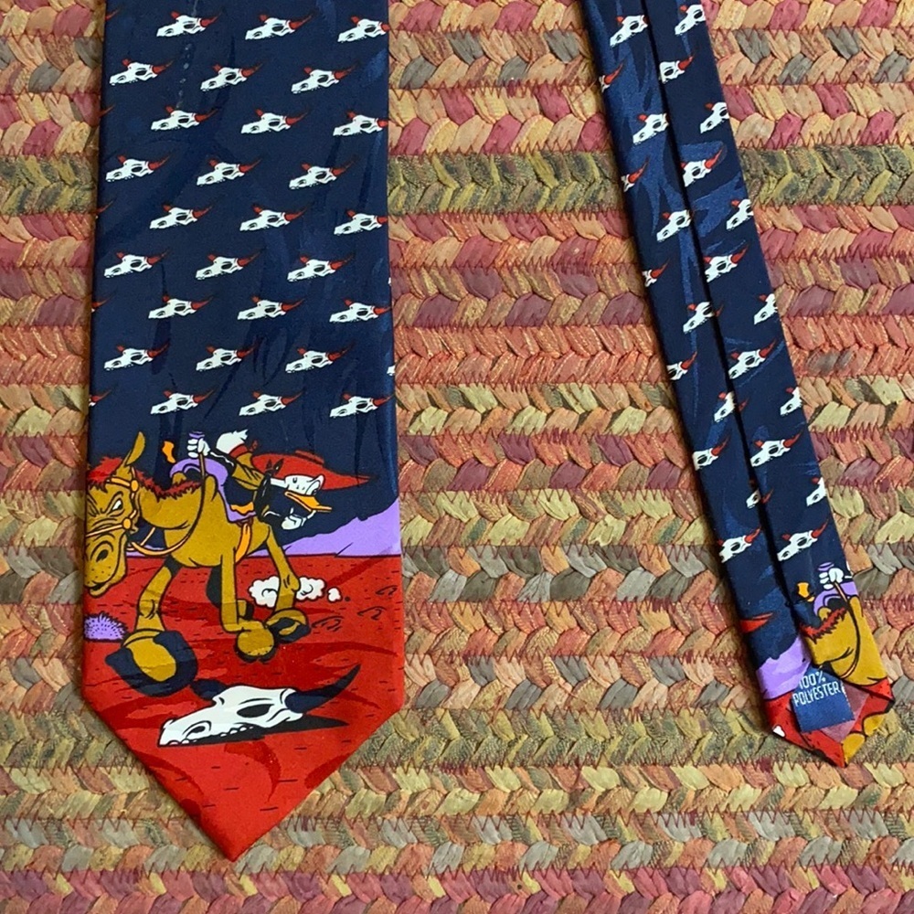 VINTAGE DISNEY MICKEY WESTERN DESERT SKULL TIE
